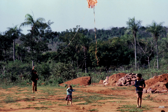 AÑO 1984 - COLOR - VIDA CAMPESINA EN PARAGUAY (JOSÉ MARÍA BLANCH)